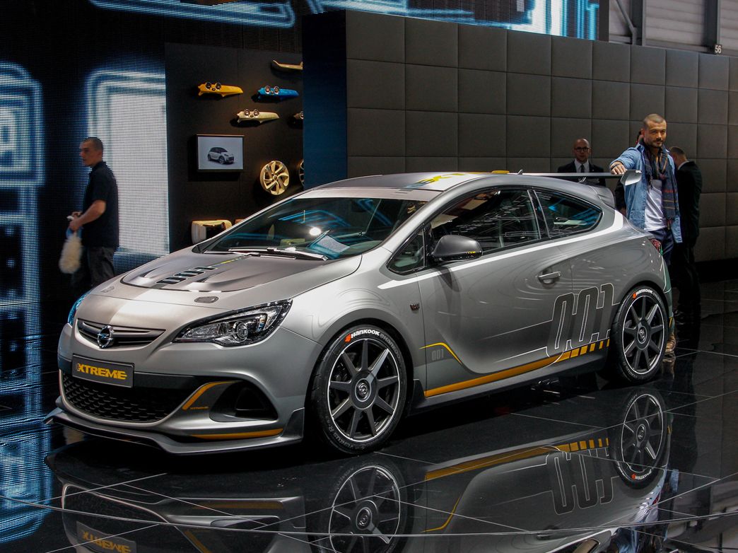 https://hips.hearstapps.com/hmg-prod/amv-prod-cad-assets/images/14q1/562748/2014-opel-astra-opc-extreme-photos-and-info-news-car-and-driver-photo-576156-s-original.jpg?fill=4:3&resize=1200:*