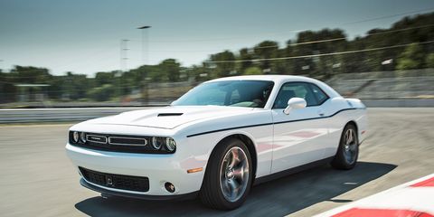 Ford Mustang ou Chevrolet Camaro d’occasion : laquelle choisir ? 2015-dodge-challenger-v-6-8-speed-test-review-car-and-driver-photo-624599-s-original