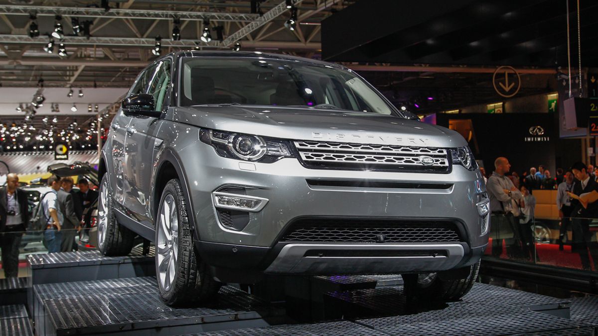 Video Review: The Land Rover Discovery Sport Is Meant to Get Muddy - The  New York Times