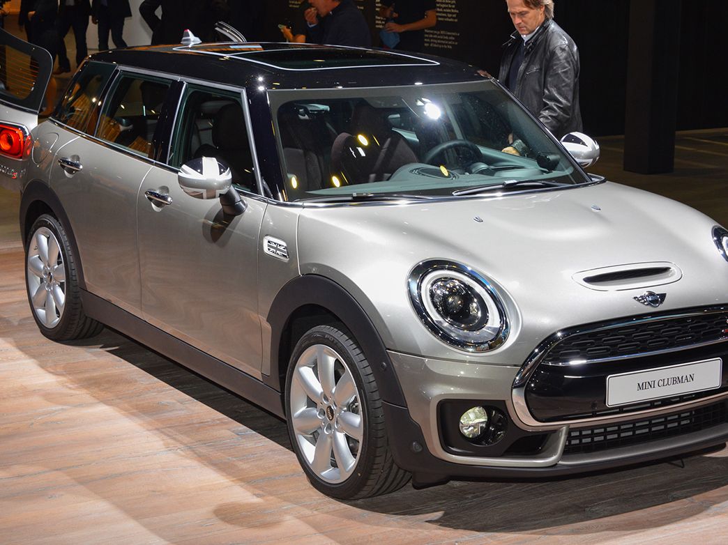 2015 MINI Clubman unveiled, now bigger and has six doors [+Video] 
