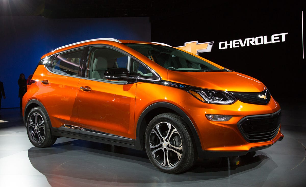 2017 Chevrolet Bolt EV Photos and Info – News – Car and Driver