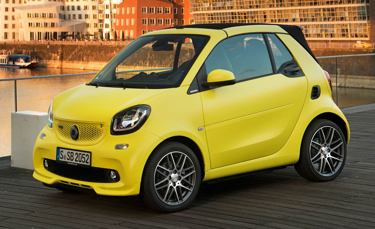 https://hips.hearstapps.com/hmg-prod/amv-prod-cad-assets/images/16q2/667349/2017-smart-fortwo-brabus-first-drive-review-car-and-driver-photo-668991-s-original.jpg
