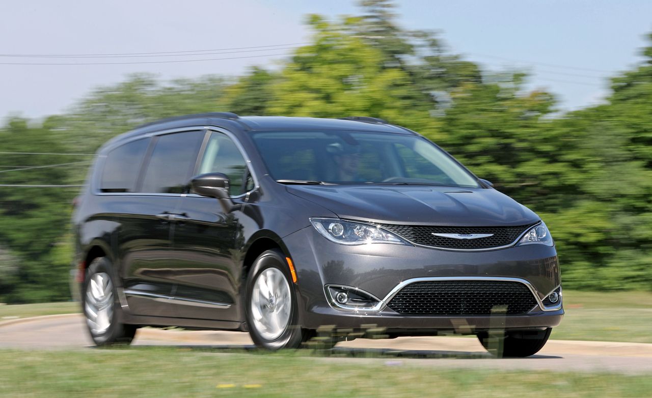 2017 Chrysler Pacifica Touring-L Test 