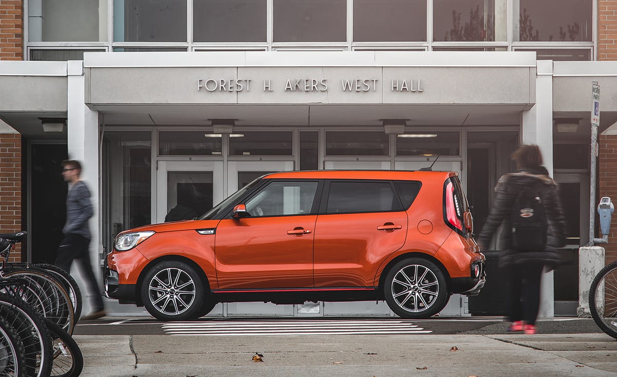 The Kia Soul Is The Best Subcompact Suv 17 10best Trucks And Suvs
