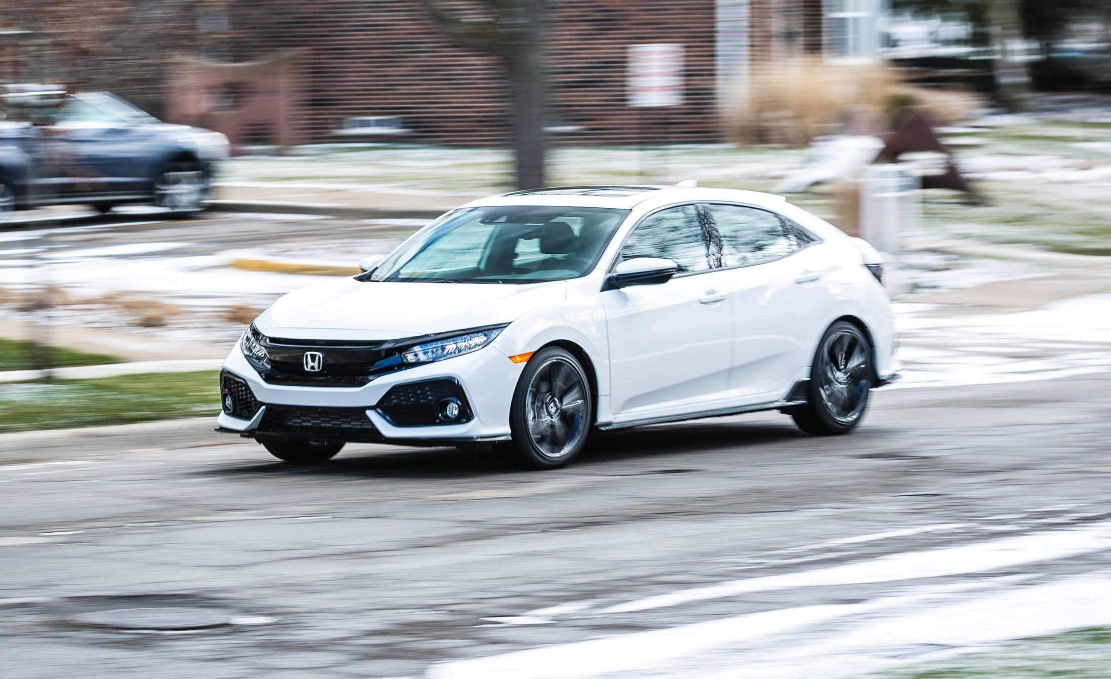 2017 Honda Civic Hatchback review: A driver's car once again - CNET