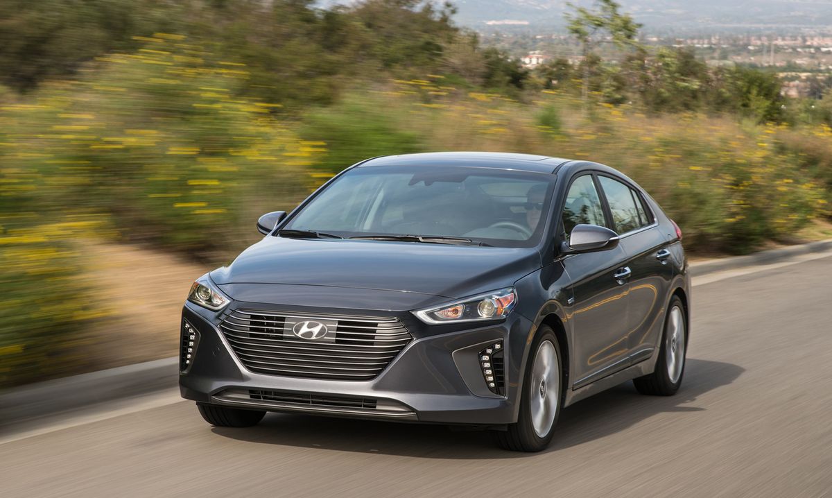 Grazen criticus Vertrek naar First Drive: 2017 Hyundai Ioniq Hybrid