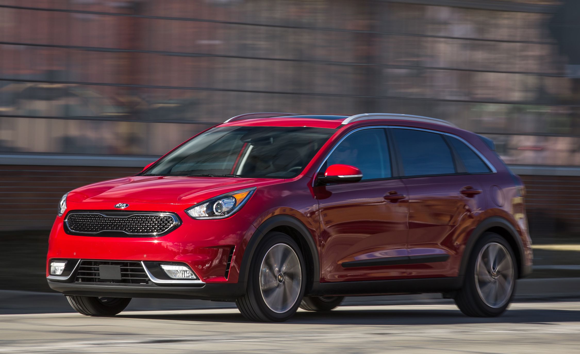 2017 Kia Niro Test Review Car And Driver