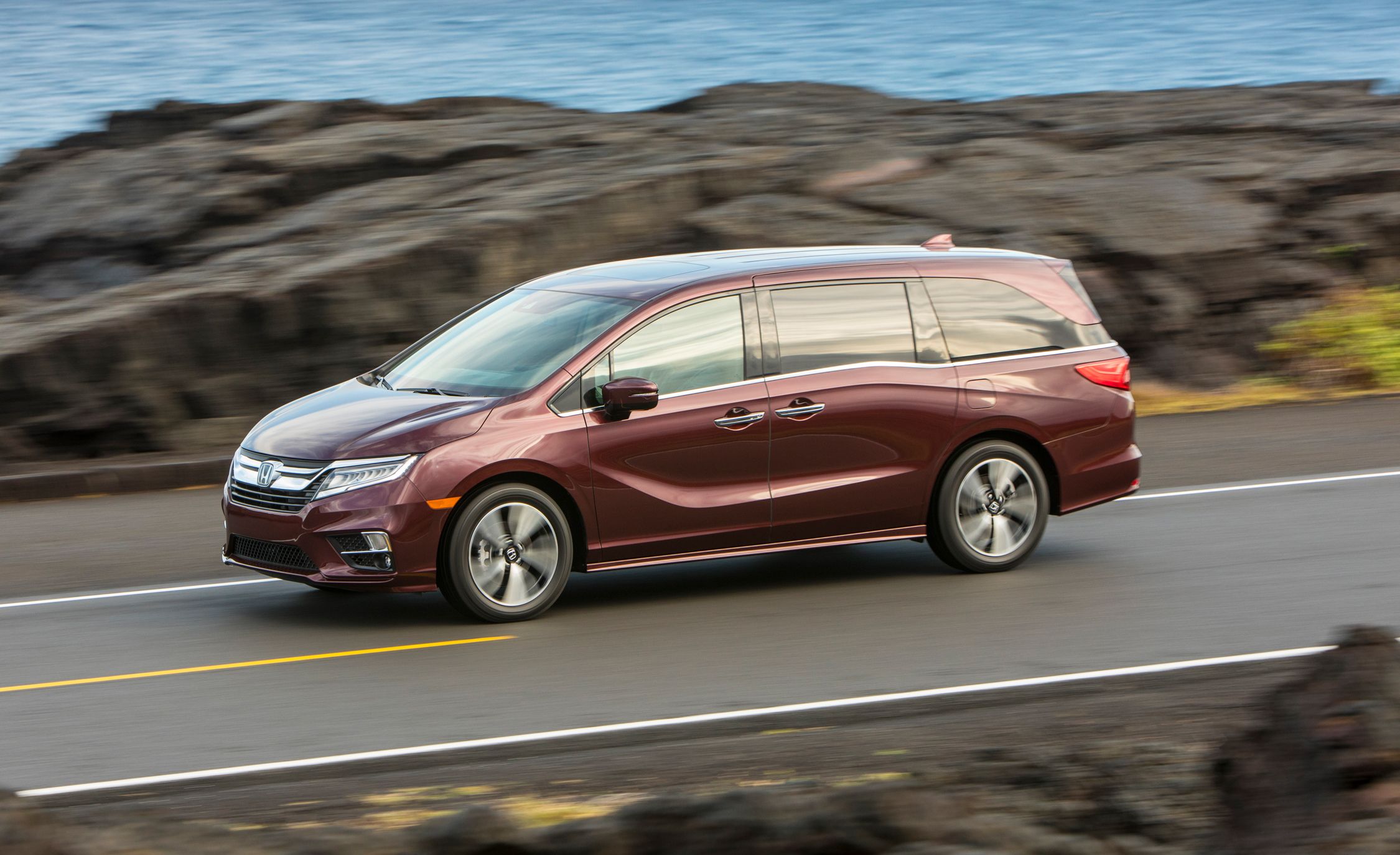 luxury minivan 2018