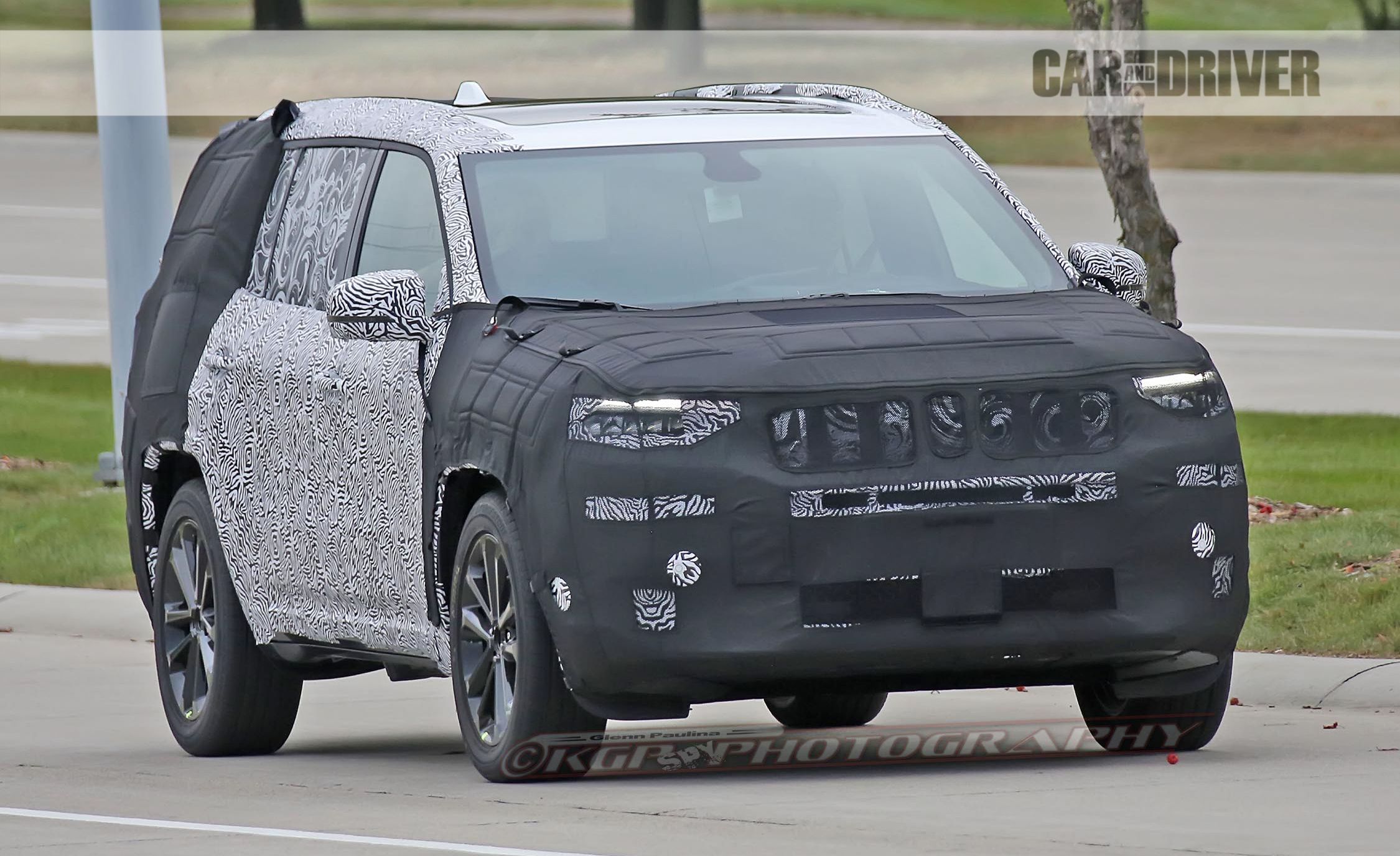 2019 Jeep Yuntu Plug In Hybrid Spied News Car And Driver 2019 Jeep Yuntu Spied A Hybrid Halo Suv For China