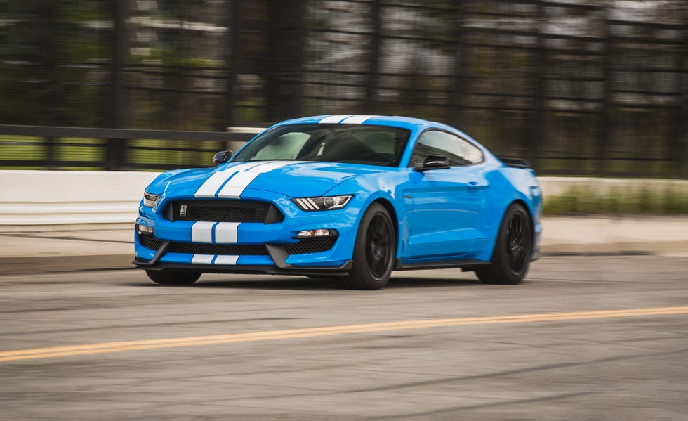 Ford Mustang Shelby 2019 голубая