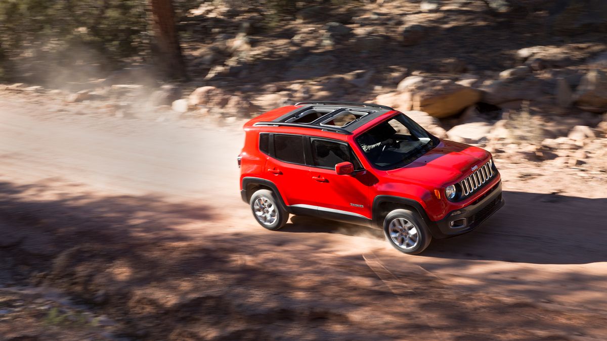 https://hips.hearstapps.com/hmg-prod/amv-prod-cad-assets/images/17q4/692997/2018-jeep-renegade-review-car-and-driver-photo-698735-s-original.jpg?fill=16:9&resize=1200:*