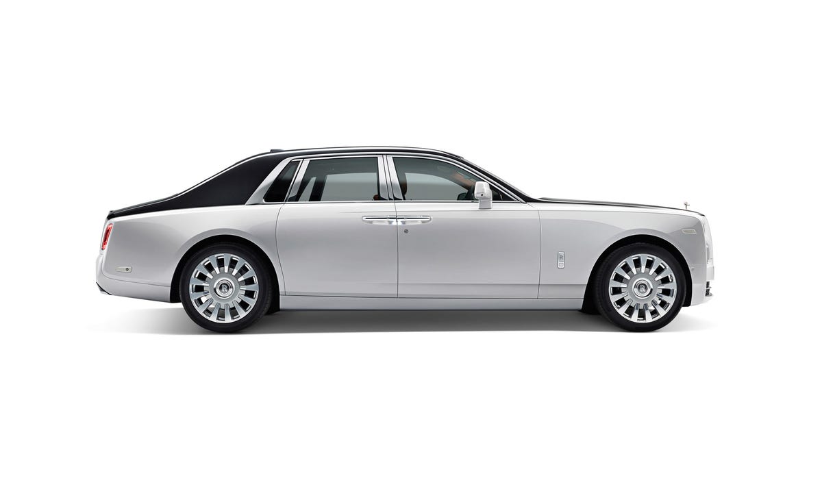 File:Rolls-Royce Phantom VIII 001.jpg - Wikimedia Commons