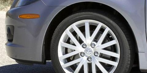Tire, Wheel, Automotive tire, Alloy wheel, Automotive design, Automotive wheel system, Rim, Automotive exterior, Automotive lighting, Spoke, 