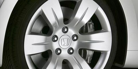 Wheel, Tire, Alloy wheel, Automotive tire, Spoke, Automotive wheel system, Automotive design, Rim, Synthetic rubber, Tread, 