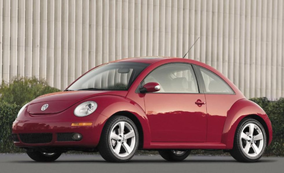 Land vehicle, Vehicle, Car, Volkswagen new beetle, Motor vehicle, Vehicle door, Automotive design, Volkswagen, Hubcap, Sky, 