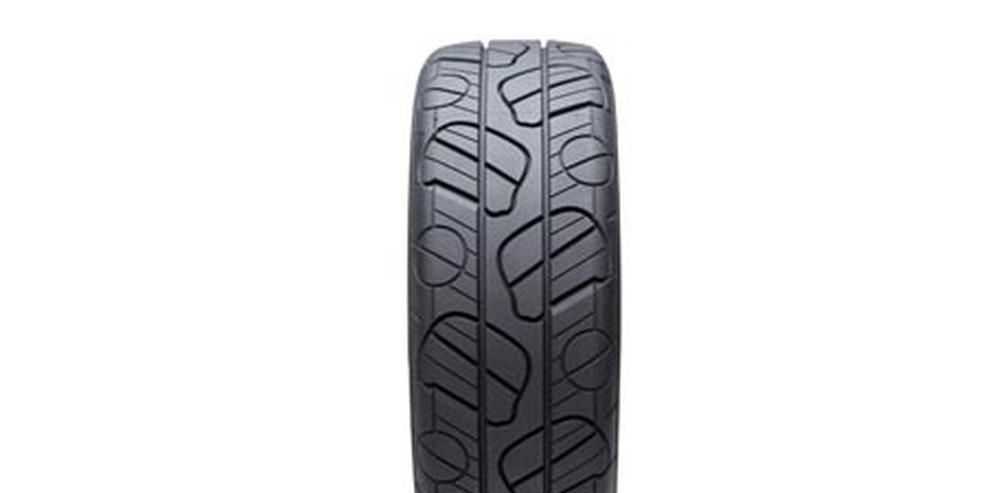 Automotive tire, Synthetic rubber, Rim, Tread, Black, Grey, Parallel, Auto part, Carbon, Tire care, 