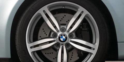Tire, Wheel, Automotive tire, Automotive design, Alloy wheel, Automotive wheel system, Vehicle, Rim, Transport, Spoke, 