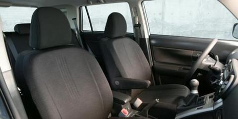 Motor vehicle, Mode of transport, Car seat, Glass, Vehicle door, Car seat cover, Head restraint, Fixture, Seat belt, Automotive window part, 
