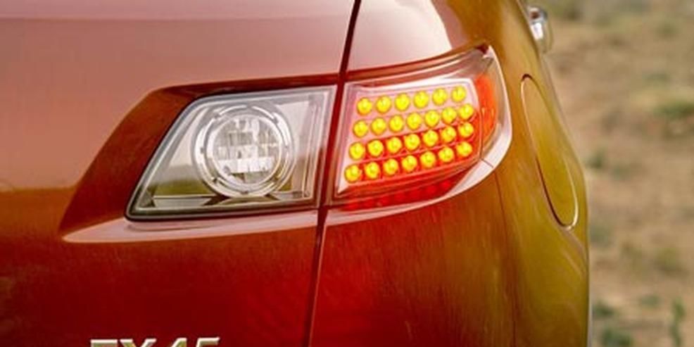 Automotive tail & brake light, Automotive design, Automotive lighting, Yellow, Vehicle, Automotive parking light, Headlamp, Car, Automotive exterior, Amber, 