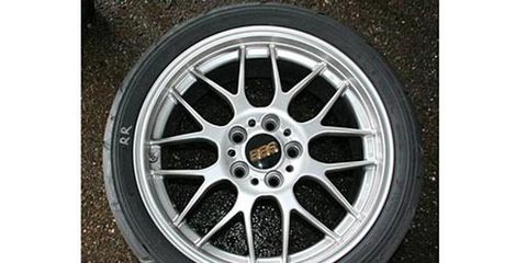 Wheel, Automotive tire, Alloy wheel, Automotive wheel system, Spoke, Rim, Synthetic rubber, Tread, Hubcap, Auto part, 