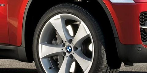 Tire, Wheel, Automotive tire, Automotive wheel system, Vehicle, Alloy wheel, Automotive design, Rim, Automotive exterior, Automotive tail & brake light, 