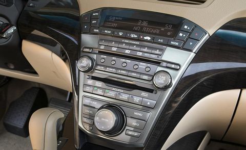 Automotive design, Steering part, Center console, Car, Vehicle audio, White, Steering wheel, Radio, Personal luxury car, Black, 