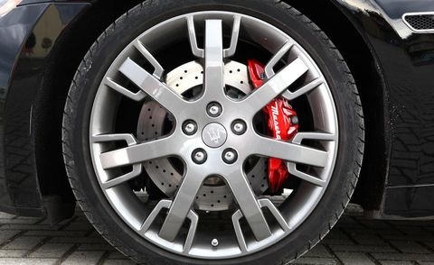 Tire, Wheel, Automotive tire, Alloy wheel, Automotive design, Automotive wheel system, Spoke, Rim, Automotive exterior, Synthetic rubber, 