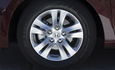 Tire, Wheel, Automotive tire, Automotive wheel system, Alloy wheel, Vehicle, Rim, Automotive exterior, Synthetic rubber, Spoke, 