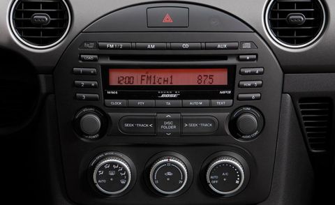 Vehicle audio, White, Center console, Black, Electronics, Grey, Radio, Luxury vehicle, Steering part, Radio receiver, 