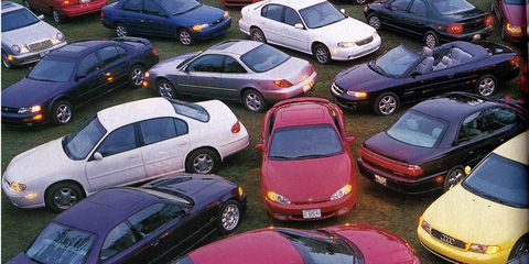 Motor vehicle, Wheel, Mode of transport, Land vehicle, Vehicle, Automotive parking light, Car, Automotive mirror, Full-size car, Parking, 