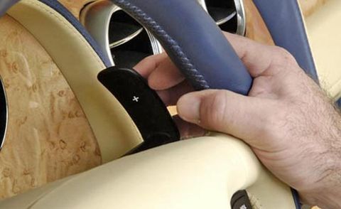 Finger, Comfort, Nail, Beige, Steering part, Material property, Thumb, Car seat, Steering wheel, Leather, 