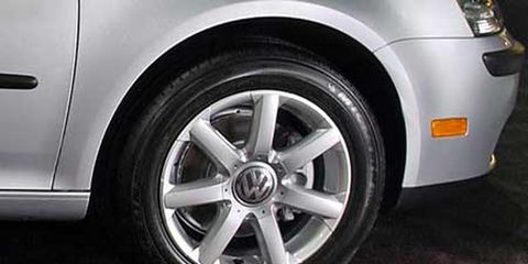 Tire, Wheel, Motor vehicle, Automotive tire, Alloy wheel, Automotive design, Automotive wheel system, Automotive exterior, Vehicle, Rim, 