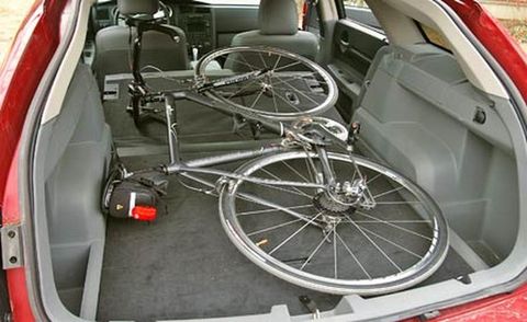 Motor vehicle, Bicycle wheel rim, Mode of transport, Vehicle, Vehicle door, Steering part, Rim, Steering wheel, Car, Spoke, 