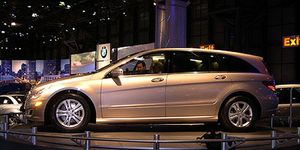 2012 Mercedes-Benz R-class Review, Pricing and Specs