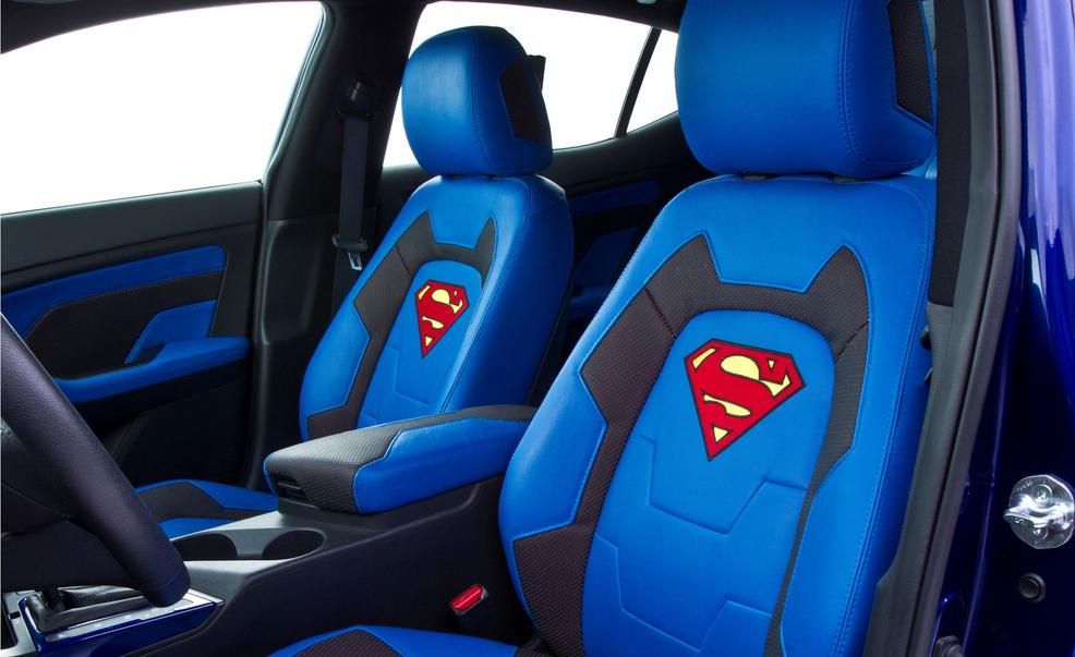 Controversieel acuut Dollar Kia Reveals Superman-Themed Optima Hybrid – News – Car and Driver