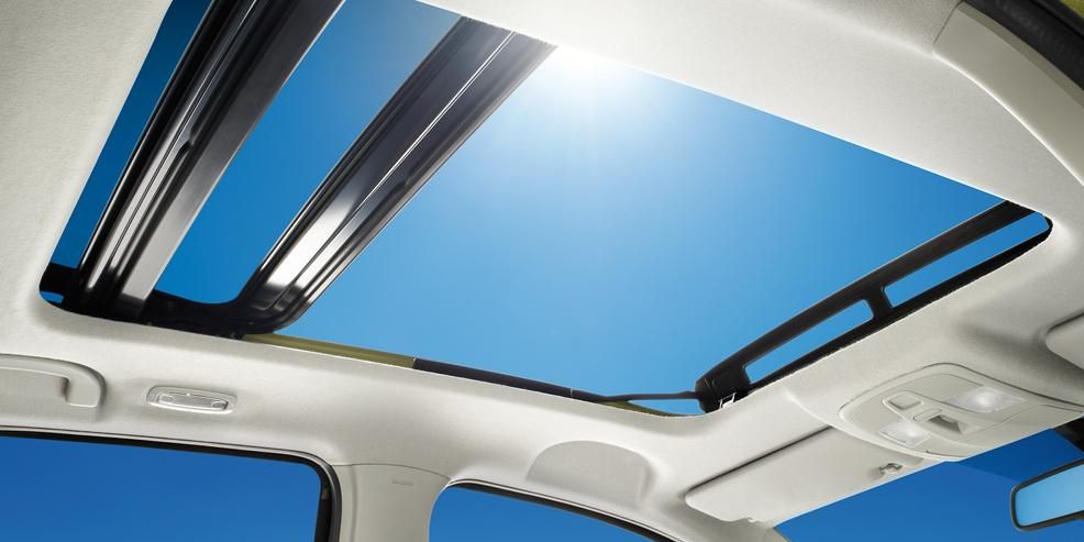 Blue, Mode of transport, Glass, Azure, Electric blue, Tints and shades, Hood, Automotive window part, 