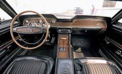 Motor vehicle, Mode of transport, Steering part, Steering wheel, Classic car, Car, Vehicle door, Center console, Personal luxury car, Classic, 