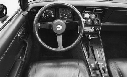 Motor vehicle, Steering part, Mode of transport, Steering wheel, Speedometer, Center console, Gauge, Black, Classic car, Gear shift, 