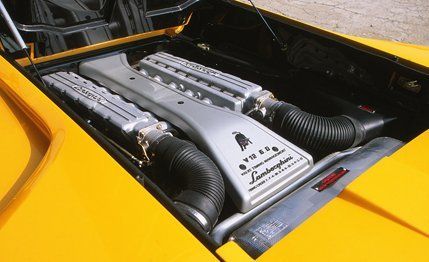 Tested: 2000 Lamborghini Diablo VT  Bows Out with 543HP