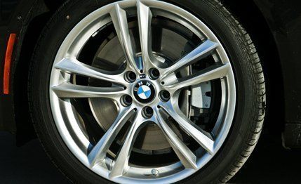 Tire, Wheel, Automotive tire, Alloy wheel, Blue, Automotive wheel system, Spoke, Rim, Transport, Automotive design, 