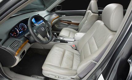 Motor vehicle, Mode of transport, Steering part, Vehicle, Steering wheel, Car seat, Car, Vehicle door, Center console, Car seat cover, 