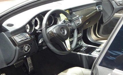 Motor vehicle, Steering part, Mode of transport, Automotive mirror, Steering wheel, Vehicle audio, Center console, White, Vehicle door, Personal luxury car, 