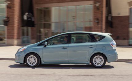 2013 toyota prius deals v