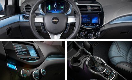 Motor vehicle, Steering part, Mode of transport, Blue, Steering wheel, Product, Automotive design, Electronic device, Center console, Technology, 