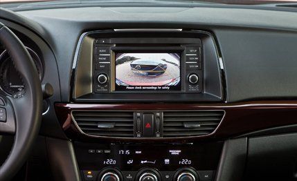 Vehicle audio, Center console, Luxury vehicle, Personal luxury car, Electronics, Radio, Satellite radio, Machine, Silver, Steering wheel, 