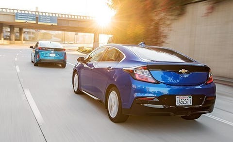 2017 Chevrolet Volt Premier Vs Toyota Prius Prime Advanced Image