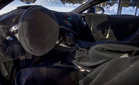 Vehicle door, Automotive window part, Car seat cover, Leather, Car seat, Snow, Head restraint, Steering part, Steering wheel, 