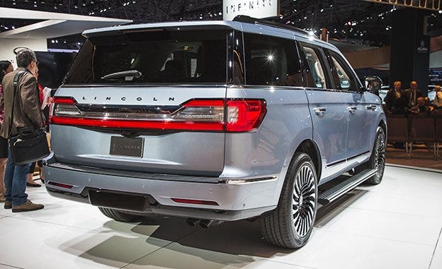 2018 Lincoln Navigator Photos and Info | News | Car and Driver