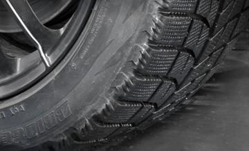 Tire, Automotive tire, Rim, Synthetic rubber, Automotive wheel system, Alloy wheel, Tread, Automotive exterior, Fender, Auto part, 