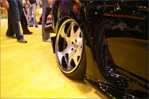 Motor vehicle, Tire, Wheel, Automotive tire, Automotive design, Rim, Alloy wheel, Automotive exterior, Automotive wheel system, Automotive lighting, 